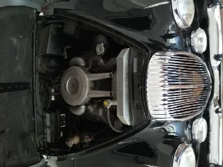 Foto 2 di 7: DAIMLER 2.5 V8 4 porte     