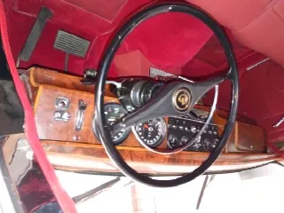Foto 3 di 7: DAIMLER 2.5 V8 4 porte     