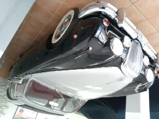 Foto 6 di 7: DAIMLER 2.5 V8 4 porte     