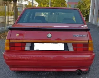 Foto 1 di 8: ALFA ROMEO 75 Turbo America 