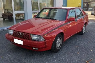 Foto 5 di 8: ALFA ROMEO 75 Turbo America 