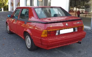 Foto 6 di 8: ALFA ROMEO 75 Turbo America 