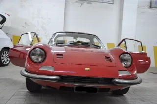 Foto 8 di 9: FERRARI 246 Dino (1969-1974) GT   