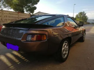 Foto 3 di 9: PORSCHE 928 S 