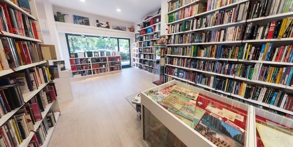 La libreria Gilena International Motor Books: nel cuore della Mille Miglia, a Brescia, è tra le migliori e più assortite librerie del mondo.