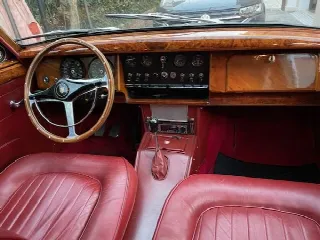Foto 2 di 3: JAGUAR MKII 3.8 