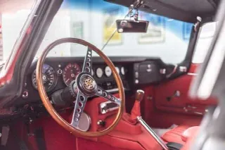 Foto 2 di 4: JAGUAR E-TYPE SII (1967-1971) ROADSTER S2    