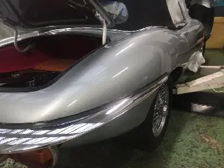 Foto 4 di 4: JAGUAR E-TYPE SII (1967-1971) ROADSTER S2    