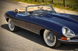 Foto 20 di 80: JAGUAR E-Type SI (1961-1968) S1 Roadster 1966 