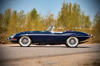 Foto 3 di 80: JAGUAR E-Type SI (1961-1968) S1 Roadster 1966 