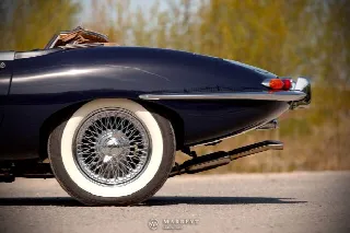 Foto 30 di 80: JAGUAR E-Type SI (1961-1968) S1 Roadster 1966 