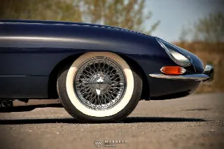 Foto 32 di 80: JAGUAR E-Type SI (1961-1968) S1 Roadster 1966 