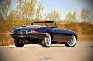 Foto 6 di 80: JAGUAR E-Type SI (1961-1968) S1 Roadster 1966 