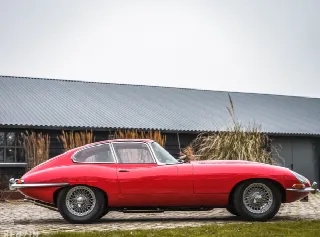 Foto 3 di 6: JAGUAR E-Type SI (1961-1968) 3.8 FHC