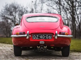 Foto 4 di 6: JAGUAR E-Type SI (1961-1968) 3.8 FHC