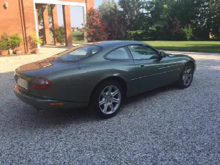 Foto 2 di 5: JAGUAR XK8(1996-) coupè 