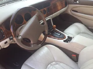Foto 3 di 5: JAGUAR XK8(1996-) coupè 