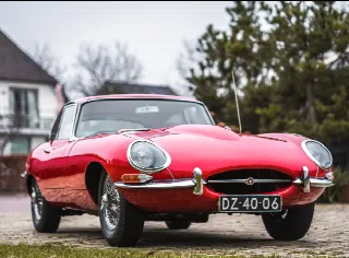 Foto 1 di 6: JAGUAR E-Type SI (1961-1968) 3.8 FHC
