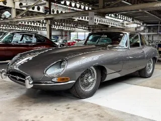 Foto 1 di 46: JAGUAR E-Type SI (1961-1968) 1962