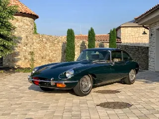 Foto 1 di 11: JAGUAR E-TYPE SII (1967-1971) 4.2   