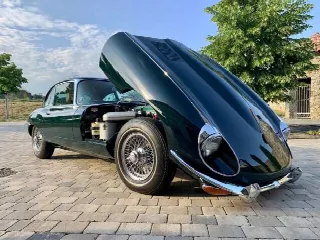 Foto 5 di 11: JAGUAR E-TYPE SII (1967-1971) 4.2   