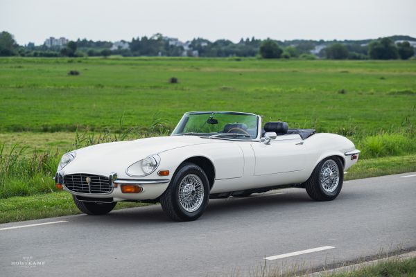 JAGUAR E-TYPE SIII (1971-1975) An elegant, European and V12 