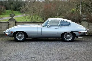 Foto 1 di 17: JAGUAR E-TYPE SII (1967-1971) 4.2 Fixed Head Coupe 