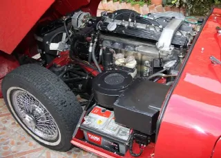 Foto 4 di 5: JAGUAR E-Type SI (1961-1968) 2+2  