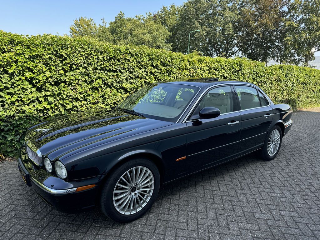 JAGUAR XJ6(1968-1987)