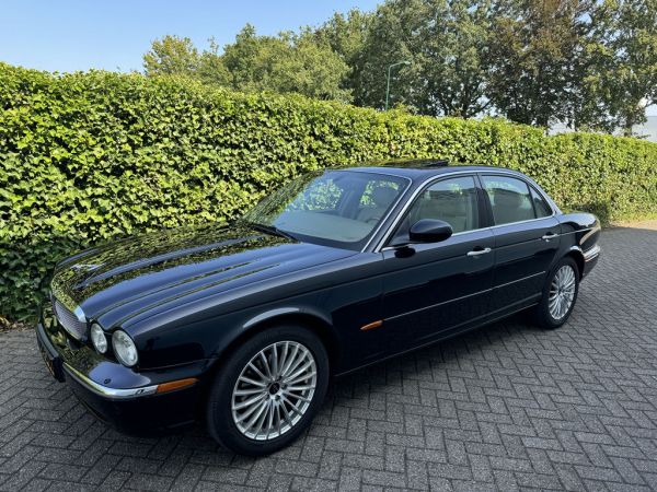 JAGUAR XJ6(1968-1987)