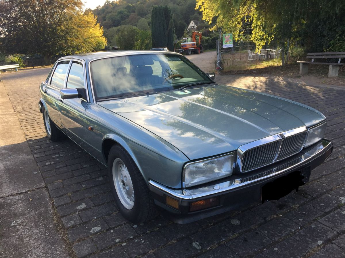 JAGUAR XJ40    