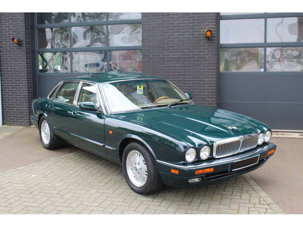 JAGUAR XJ6(1968-1987)