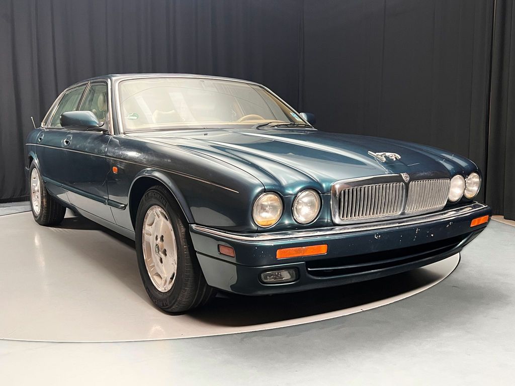 JAGUAR XJ6(1968-1987)