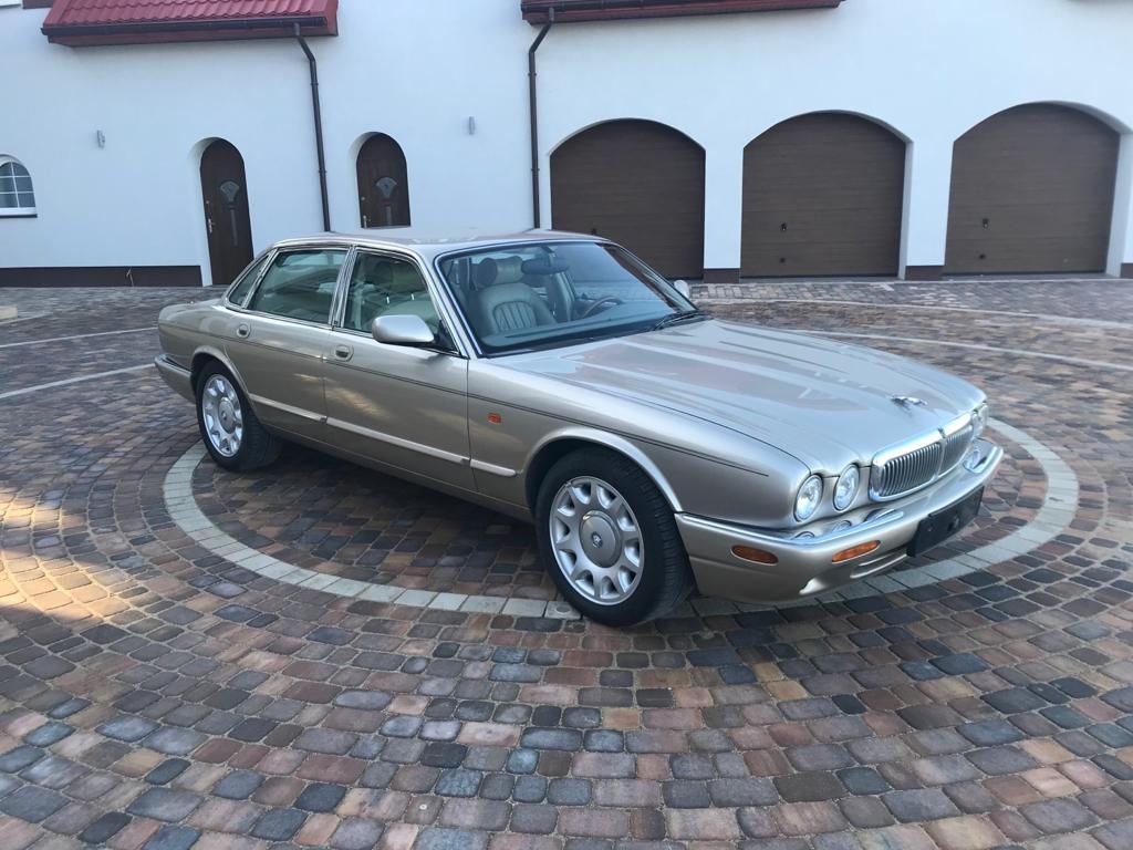 JAGUAR XJ8(1997-2004)