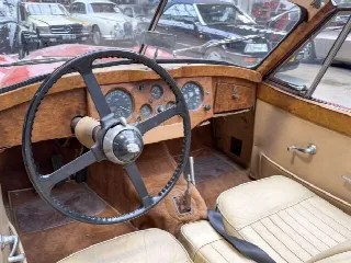 Foto 10 di 18: JAGUAR XK 120 DHC 