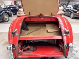 Foto 12 di 18: JAGUAR XK 120 DHC 