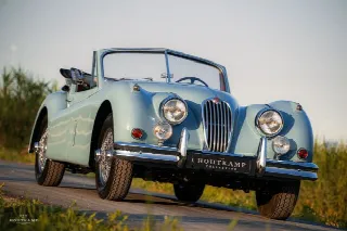 Foto 9 di 20: JAGUAR XK 140 Drophead Coupe SE, subject to a major and recent complete restoration