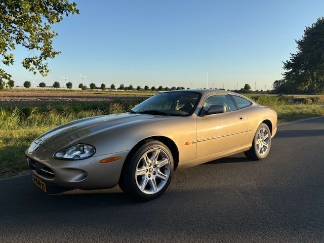 JAGUAR XK8(1996-)