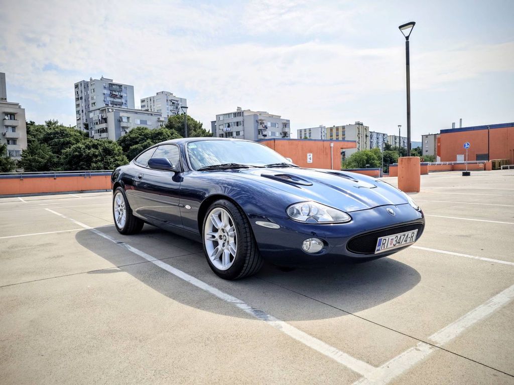 JAGUAR XK8(1996-)