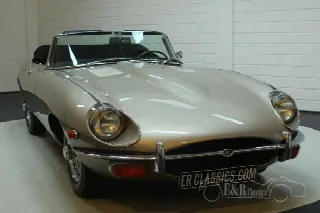 Foto 3 di 10: JAGUAR E-TYPE SII (1967-1971) 1970 