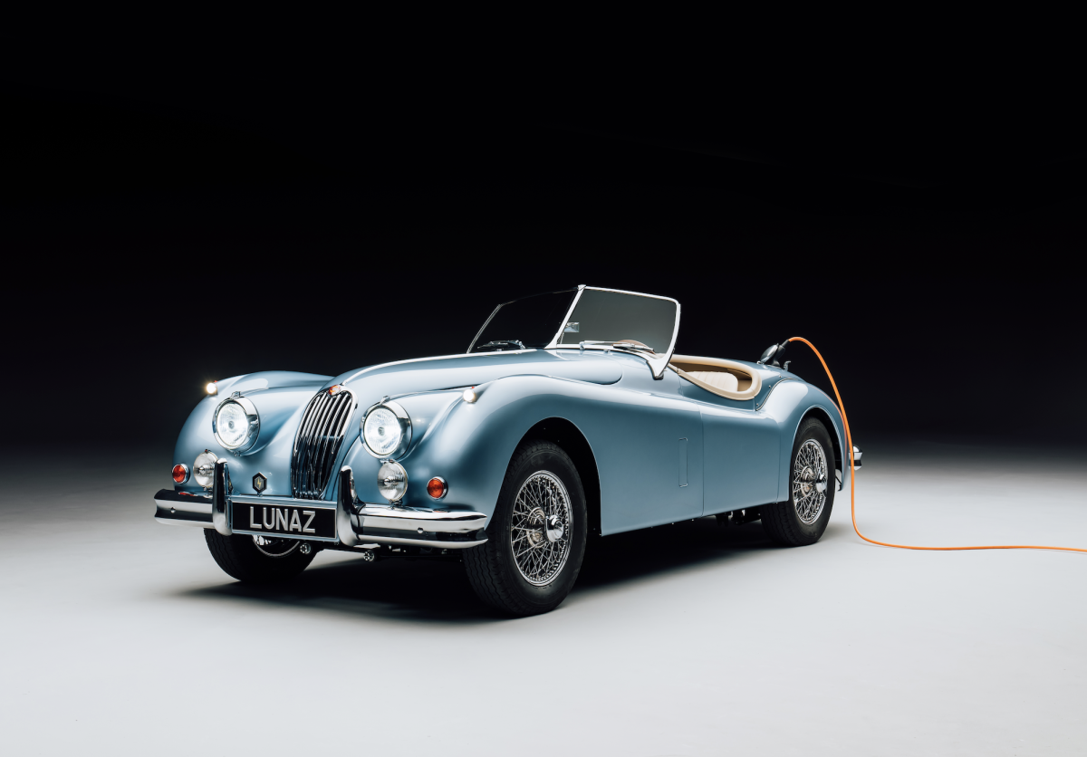 David Beckham regala al figlio una Jaguar XK 140
