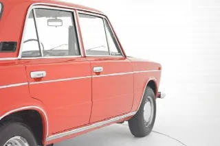 Foto 2 di 6: LADA 1500 