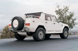 Foto 4 di 7: LAMBORGHINI LM002   