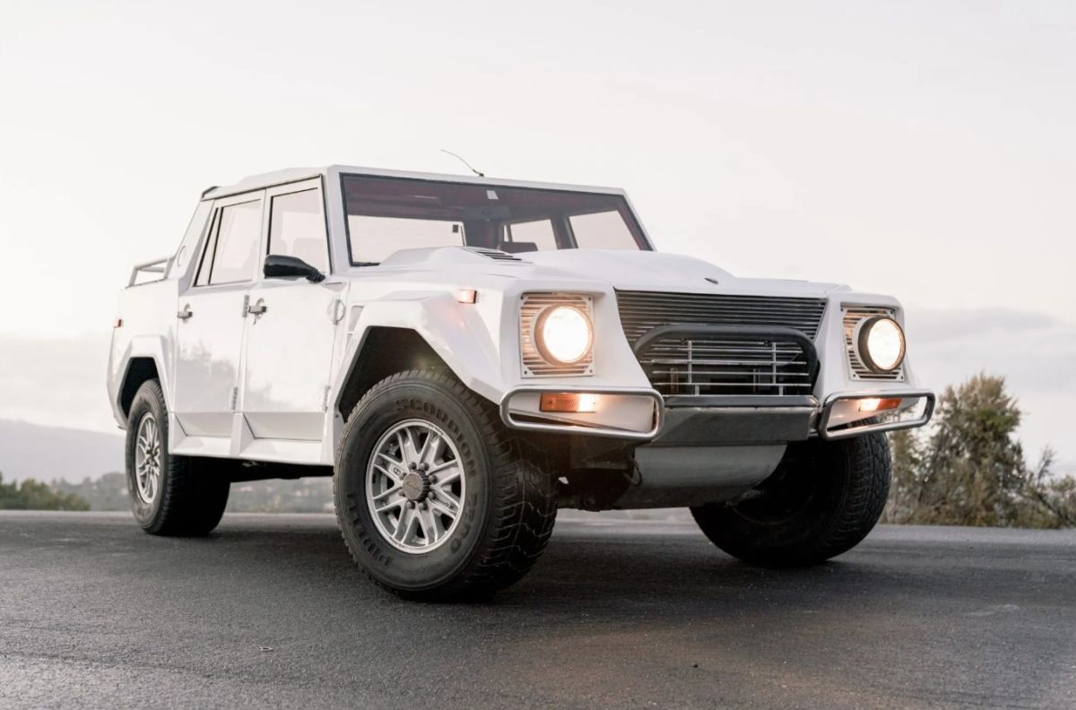 LAMBORGHINI LM002   