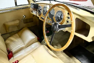 Foto 7 di 9: ASTON MARTIN DB2