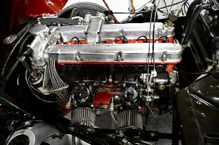 Foto 5 di 9: ASTON MARTIN DB2