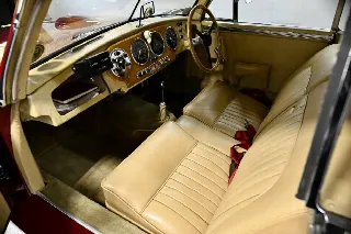 Foto 8 di 9: ASTON MARTIN DB2