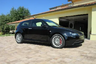 Foto 3 di 28: ALFA ROMEO 147