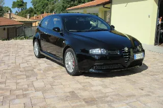 Foto 2 di 28: ALFA ROMEO 147