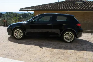 Foto 7 di 28: ALFA ROMEO 147